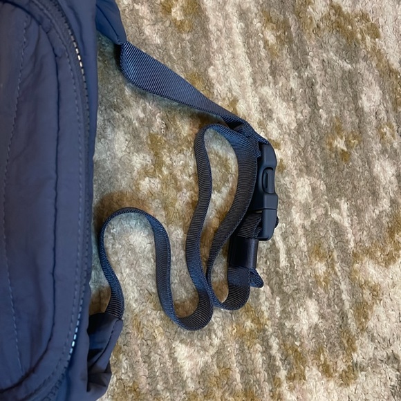 Lululemon belt bag - Picture 5 of 9